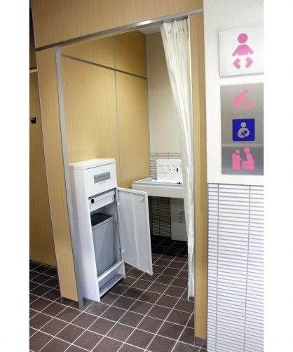 女性用トイレに新たに設置された授乳用のベビールーム