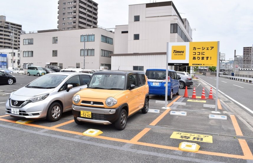ＪＲ四国グループとタイムズ２４が始めたカーシェアリングサービスの駐車場＝高松市浜ノ町
