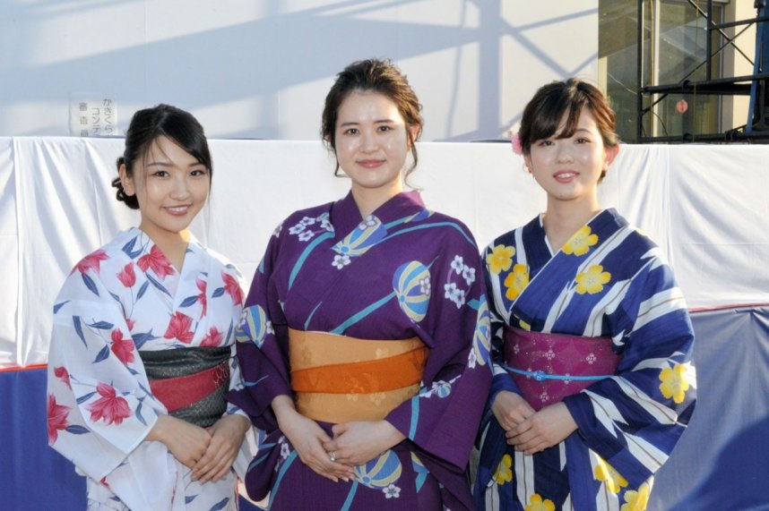 写真左から近藤知里さん、中原愛梨さん、大丸佑希さん