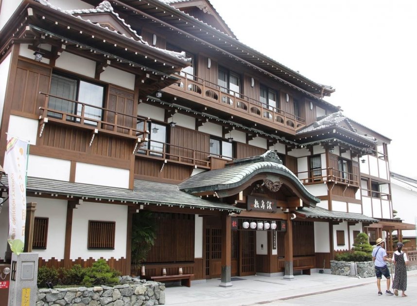 グランドオープンした「ことひら温泉　御宿　敷島館」＝香川県仲多度郡琴平町