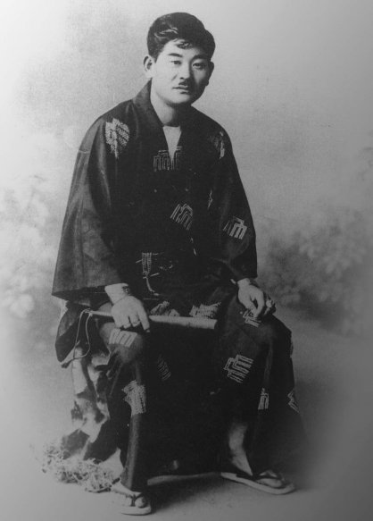 初代社長の唯助さん（1911年）