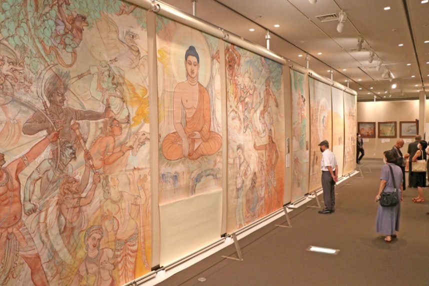 インドの寺院に描かれた壁画の下図が展示されている野生司香雪展＝香川県高松市玉藻町、香川県立ミュージアム