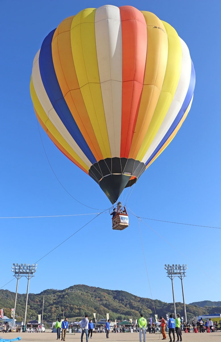 空中からの眺め最高 小豆島で気球フェスタ 家族連れら飛行体験 ニュース Cool Kagawa 四国新聞社が提供する香川の観光情報サイト