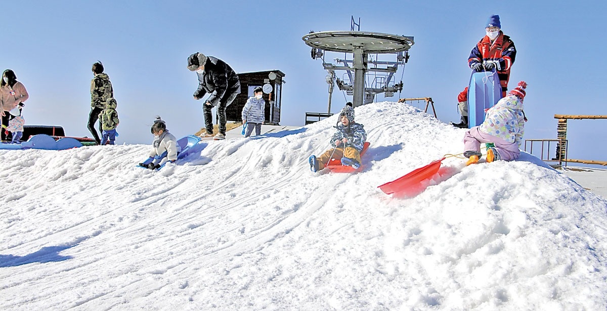 滑って丸めて雪遊び 雲辺寺山頂に新スポット ニュース Cool Kagawa 四国新聞社が提供する香川の観光情報サイト