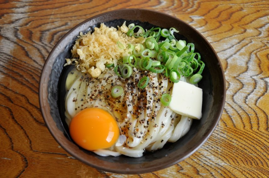 看板メニューの「釜バターうどん」