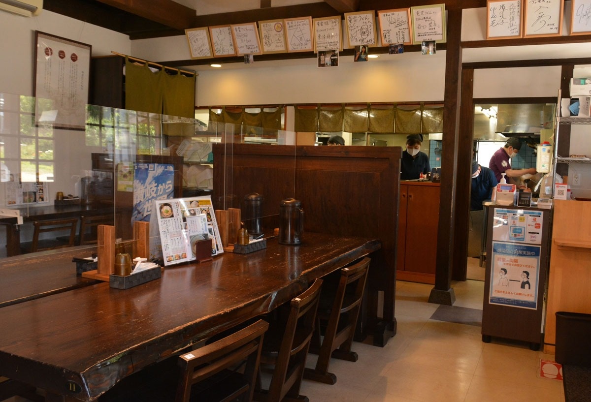 あの人も訪れた香川の名店 本格手打ちさぬきうどん 竜雲 高松市仏生山町 ３度おいしい つけうどん ニュース Cool Kagawa 四国新聞社が提供する香川の観光情報サイト