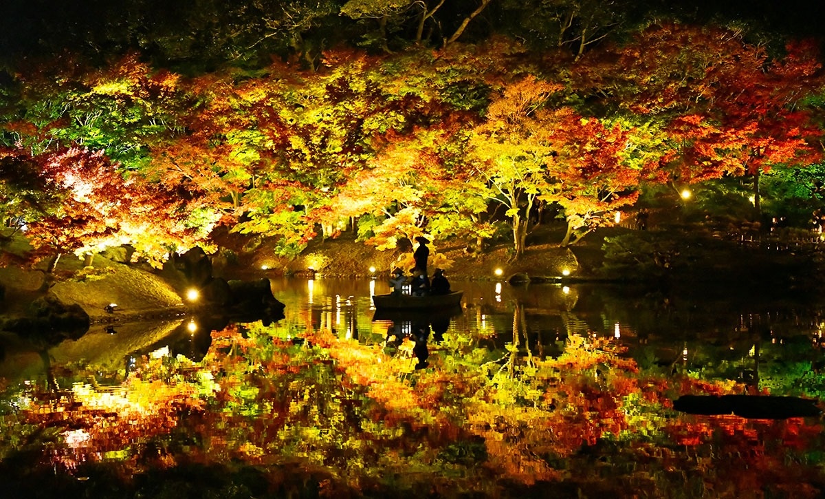 さぬき錦景 紅葉 水面に映え 栗林公園でライトアップ ニュース Cool Kagawa 四国新聞社が提供する香川の観光情報サイト