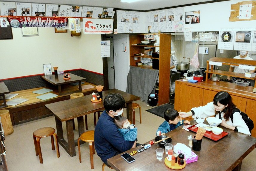 純手打うどん　山とも=香川県丸亀市土器町東