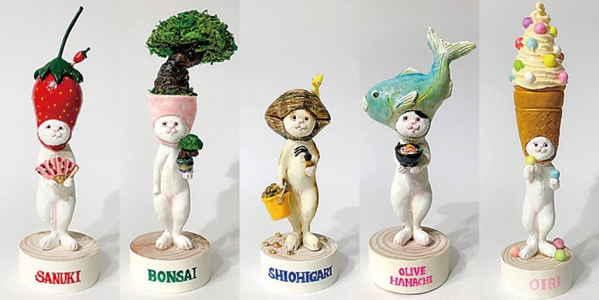 香川にちなんだ産品をかぶったネコのオブジェ