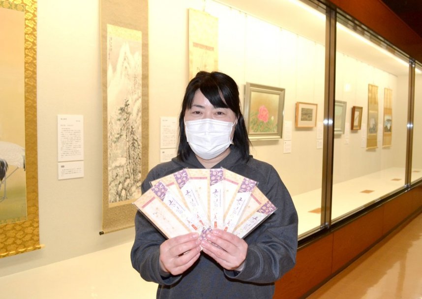 来館者に贈呈するオリジナルの一筆箋＝香川県丸亀市一番丁、市立資料館