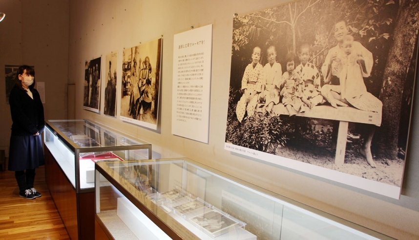 和田邦坊の人生を写真と遺品で振り返るコレクション展＝香川県善通寺市大麻町、灸まん美術館