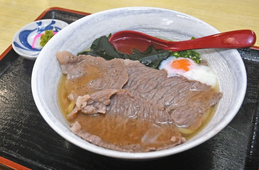 BIGオリーブ牛かけうどん（1650円～）