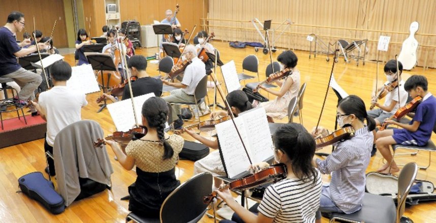 熱のこもった練習を繰り広げるＫＪＯメンバー＝香川県高松市内