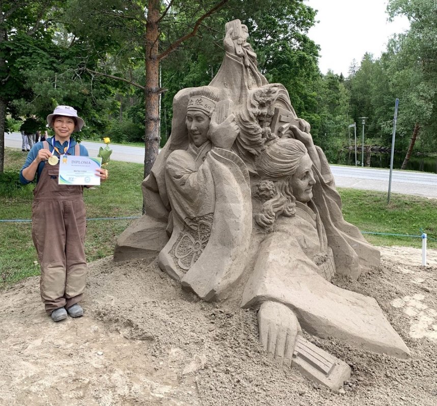 今回特別出展する松木と、過去の国際大会で優勝したよさこい踊りがテーマの砂像