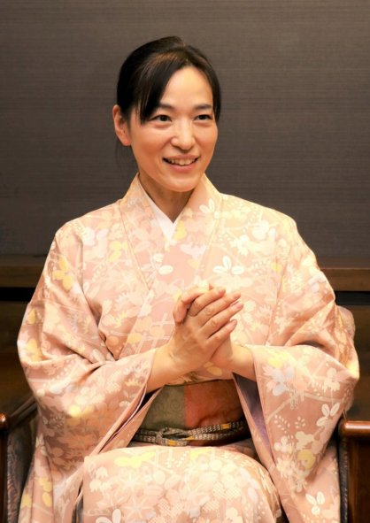 「初めての人もぜひ見に来て」と話す伶以野陽子さん＝香川県高松市番町、四国新聞社番町本社