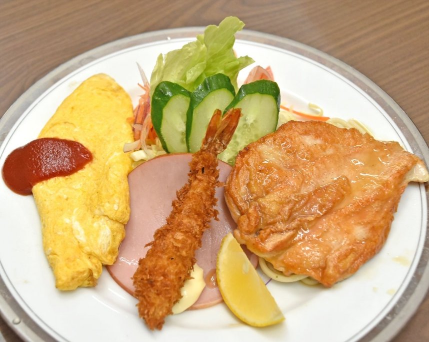 「Aランチ」（ライス付き、1200円）