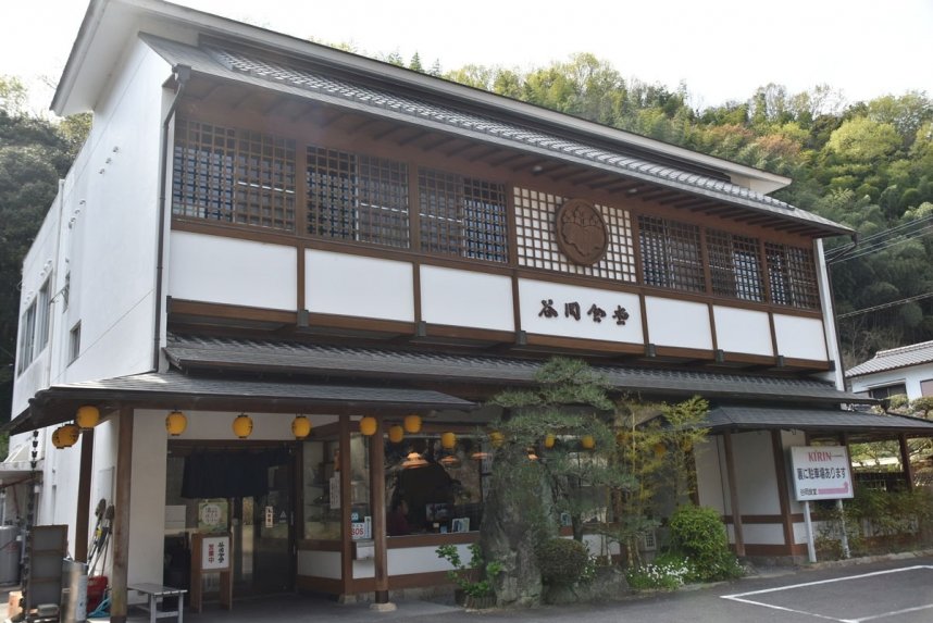 観光客や地元の人たちから愛されてきた谷岡食堂