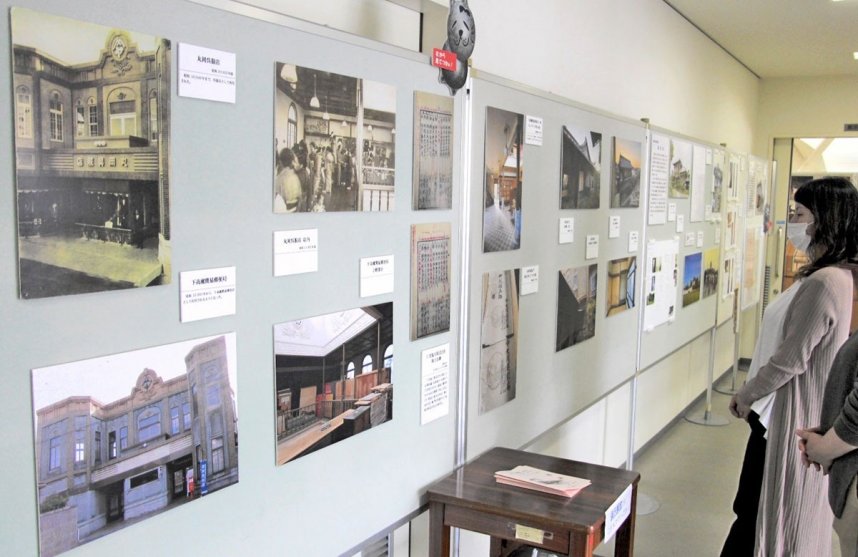 三豊の豪家の繁栄ぶりを伝える企画展＝香川県三豊市山本町、市文書館