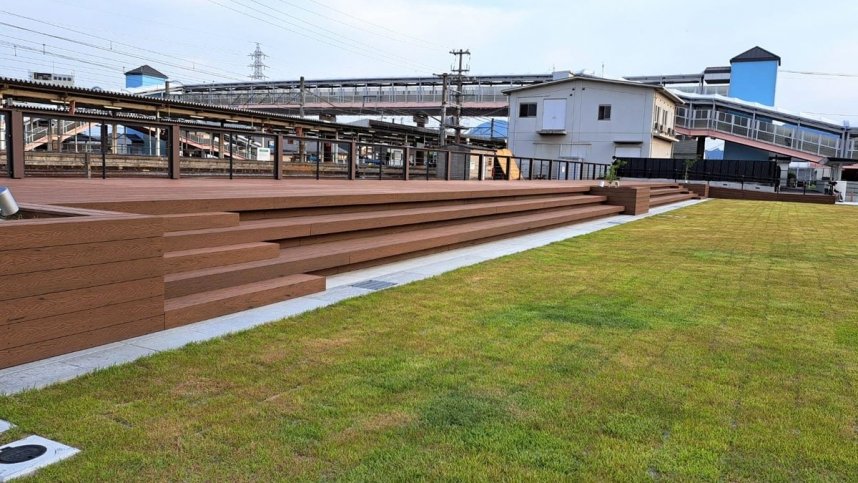 ＪＲ多度津駅に隣接して整備された大広場＝香川県仲多度郡多度津町栄町