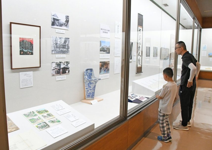 近代丸亀の歩みを写真などでたどる企画展＝香川県丸亀市一番丁、市立資料館