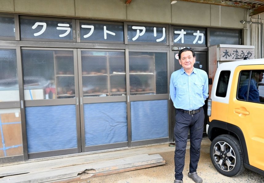 高松市勅使町の工房と有岡良員さん