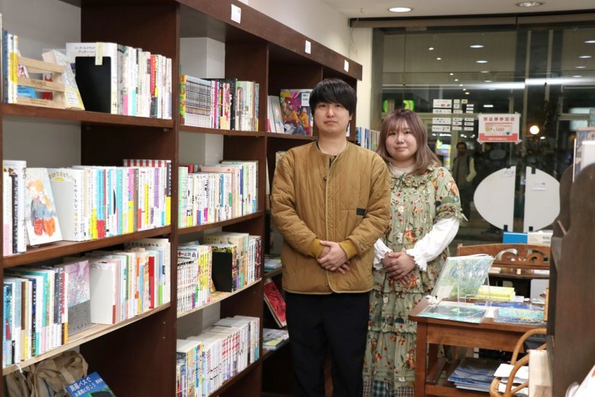 「気軽に立ち寄れる空間にしたい」と話す福井さん（右）と夫の寺沢さん＝香川県高松市南新町