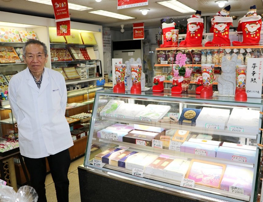 「菓子で笑顔を届け続けたい」と話す４代目の増田成宣さん