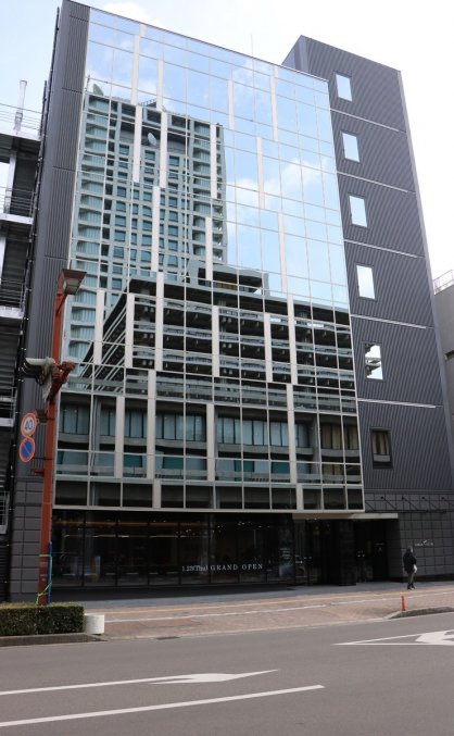 スーパーマーケットやカフェ、診療所、保育所が入居する「ＬＯＨＡＳ　ＣＬＵＢ」＝高松市天神前