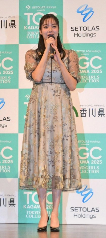 記者発表会で抱負を語る新川さん＝香川県高松市サンポート