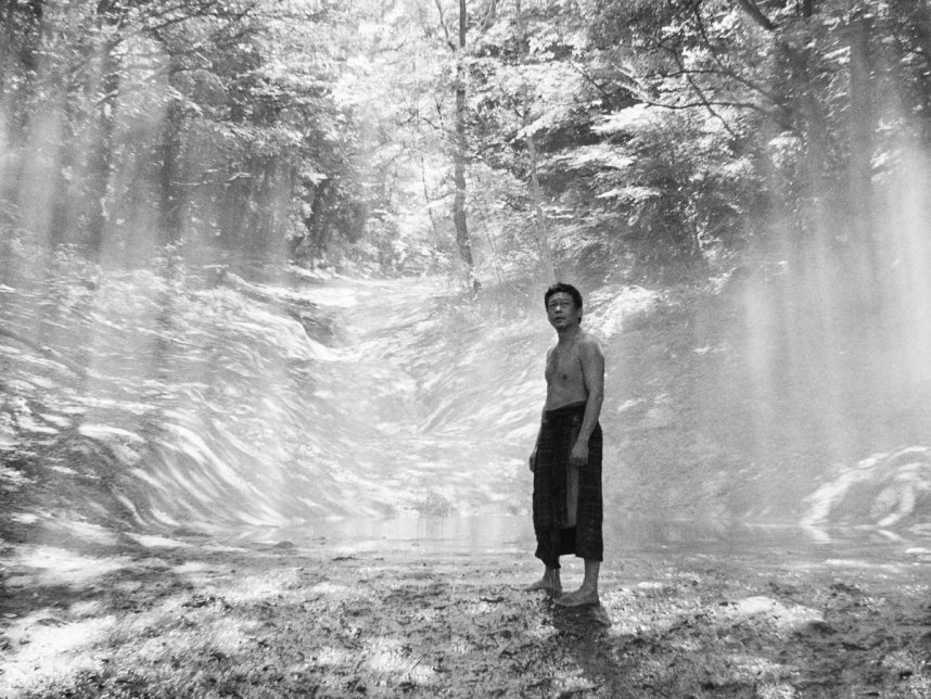© ＮＩＫＯ ＮＩＫＯ ＦＩＬＭ ＭＯＯＬＩＮ ＦＩＬＭＳ ＣＩＮＥＭＡ ＩＮＵＴＩＬＥ ＣＩＮＥＲＩＣ ＣＲＥＡＴＩＶＥ ＦＯＵＲＩＥＲ ＦＩＬＭＳ「黒の牛」のワンシーン