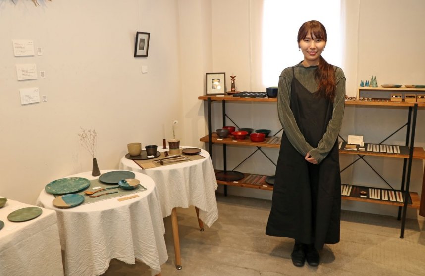 「若手作家やお客さんがつながる場にしたい」と話す福場さん＝香川県高松市高松町