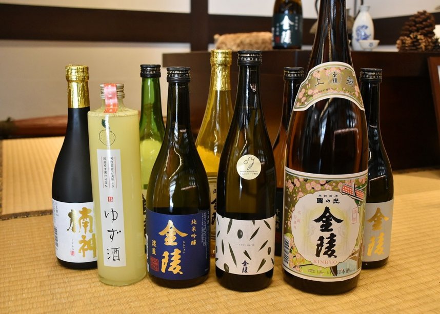 西野金陵が製造するお酒。若い人も飲みやすい商品の開発にも力を入れる