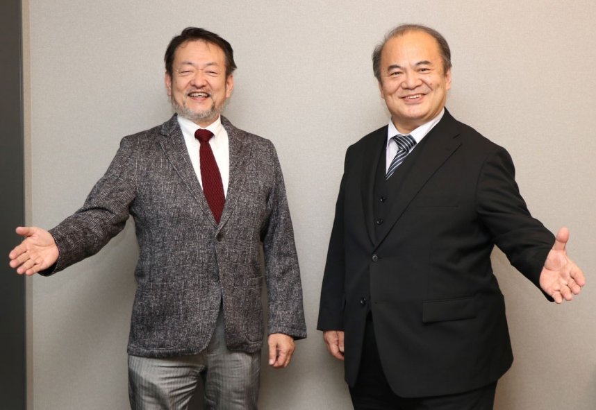 コンサートへの来場を呼びかける角田（右）と米田＝香川県高松市番町、四国新聞社