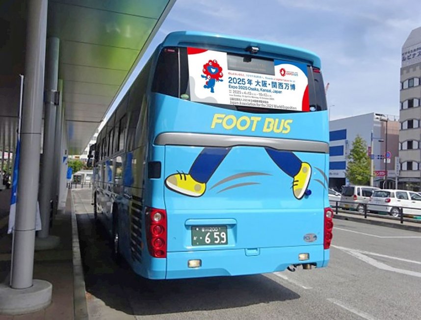 大阪・関西万博をＰＲするフットバスのラッピングバス
