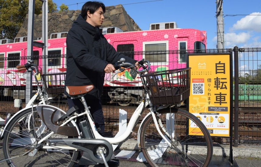 高松市が１５日からスタートさせたシェアサイクルの実証事業＝香川県高松市寿町の玉藻公園西ポート
