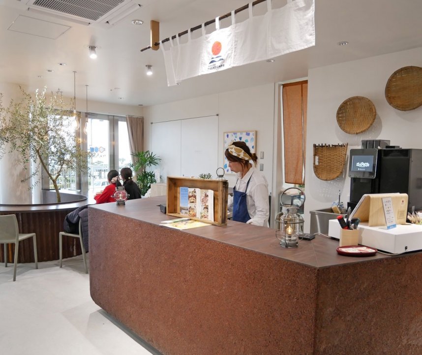 「サニーサイド　フィールズ　カフェ」店内