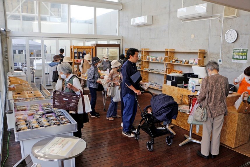 リニューアルオープンしたおしゃべり広場売店