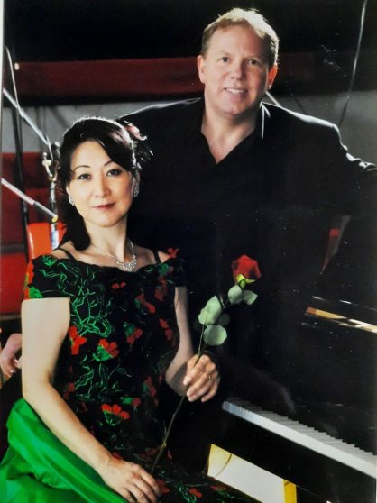 山田さん（左）とリスターさん