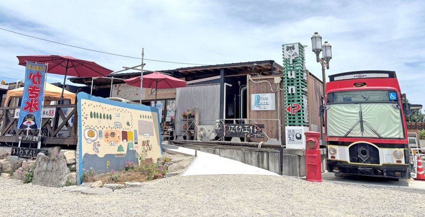 お遍路さんの休憩スペースや飲食店などさまざまな施設が入るスポット