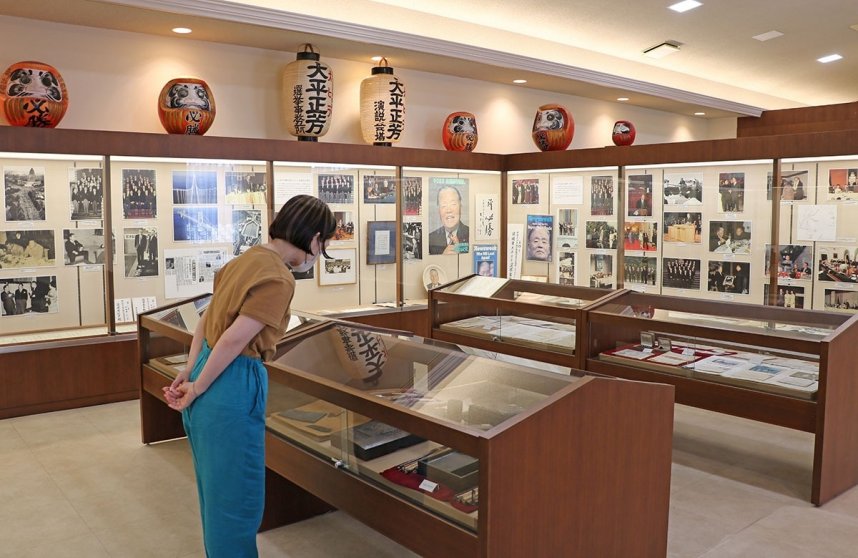 大平正芳元首相の遺品や資料を展示する記念館