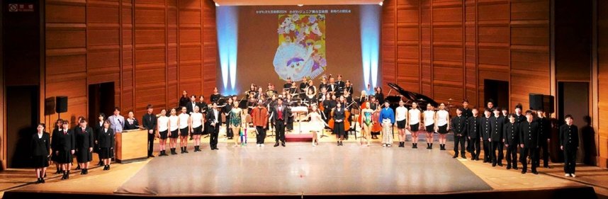 さまざまな舞台芸術が行われた昨年の主催公演＝香川県高松市