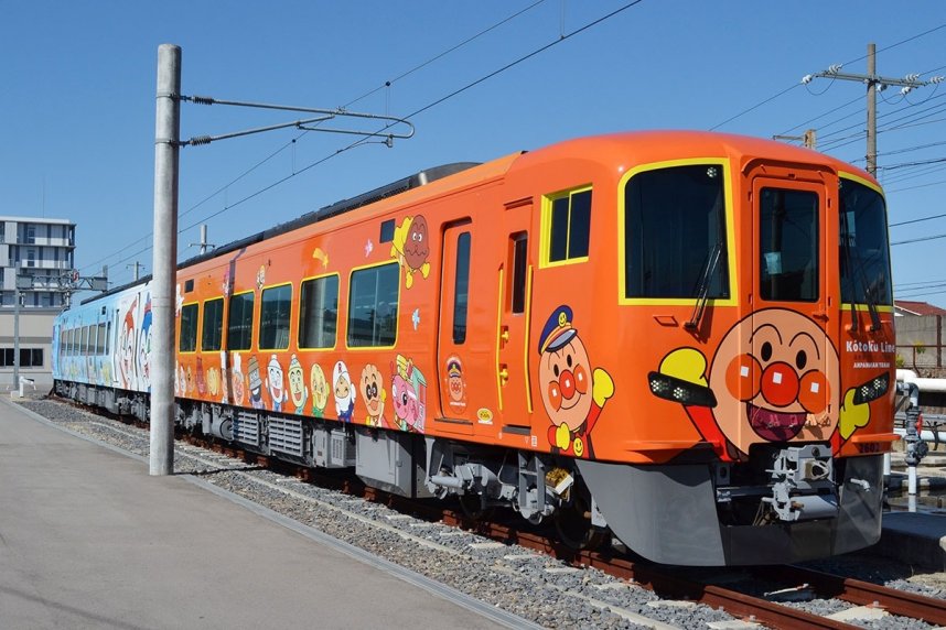 高徳線「特急うずしお」に導入される新アンパンマン列車＝香川県高松市