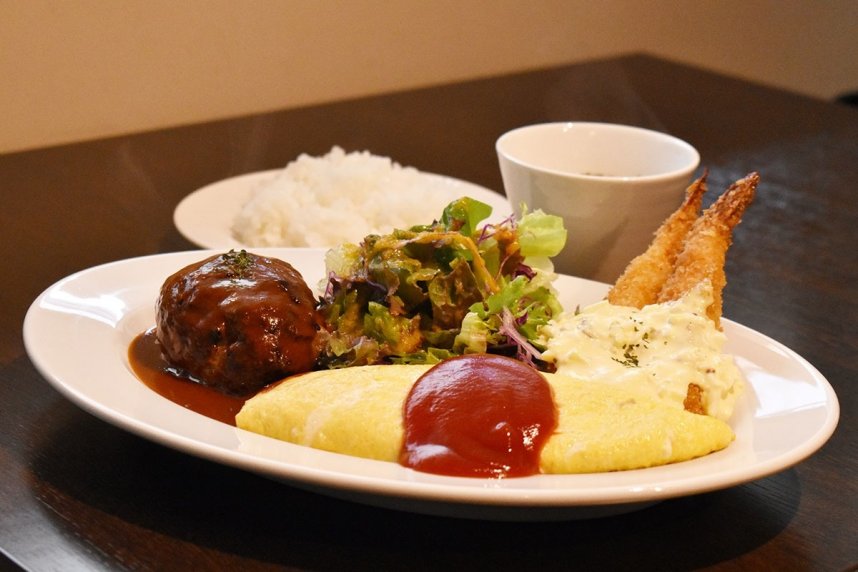 「大人のお子様ランチ」。人気の洋食がワンプレートに並ぶ