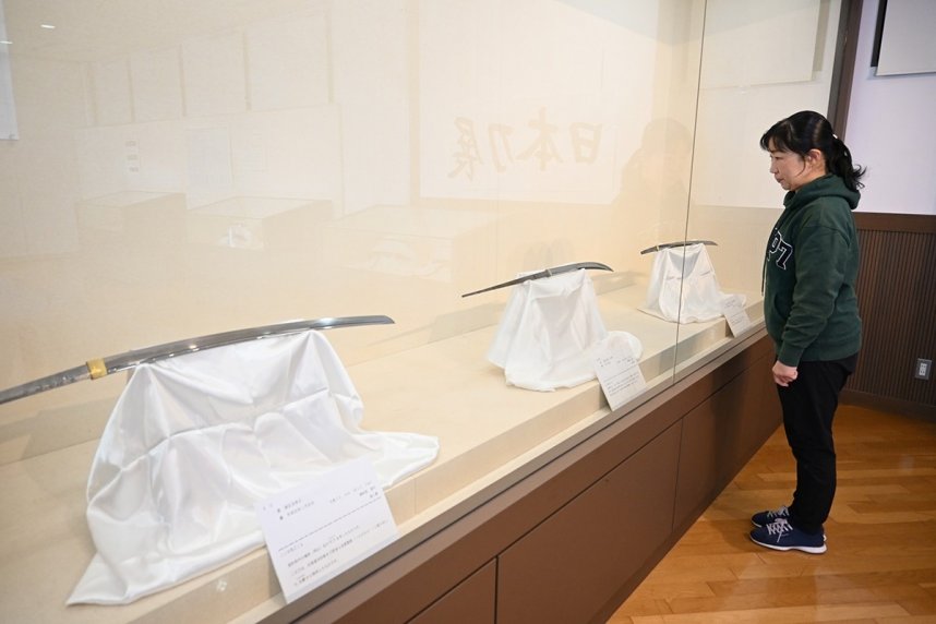 刀匠・源正光さんらが手がけた刀などを紹介する特別企画展＝香川県高松市香南町、香南歴史民俗郷土館