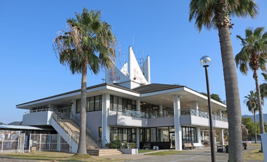 ヨットの帆をかたどったクラブハウス＝香川県三豊市仁尾町