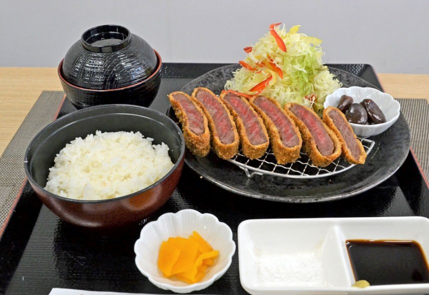 至福の贅沢部門でグランプリを受賞した「オリーブ牛の牛カツ膳」