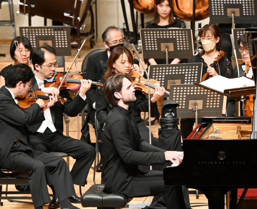 前回優勝者のフィリップ・リノフさんの演奏