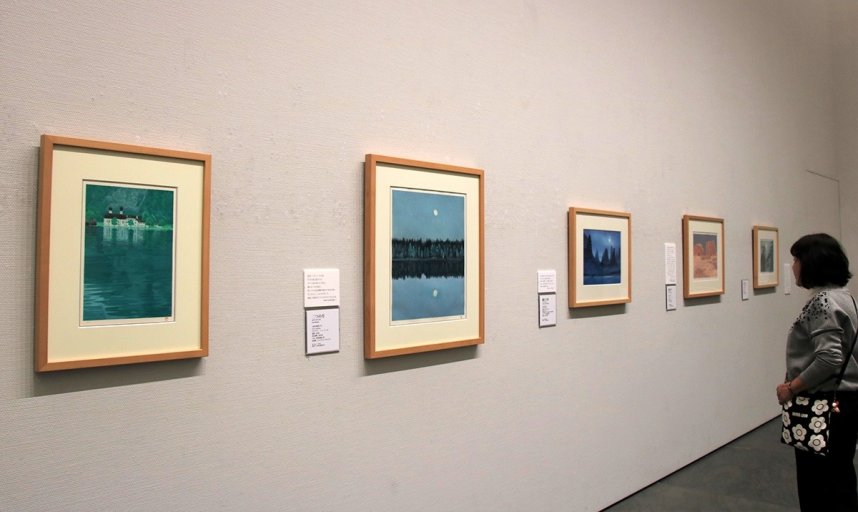 風景を心象と重ね合わせながら描かれた作品が並ぶテーマ展＝香川県坂出市沙弥島、東山魁夷せとうち美術館