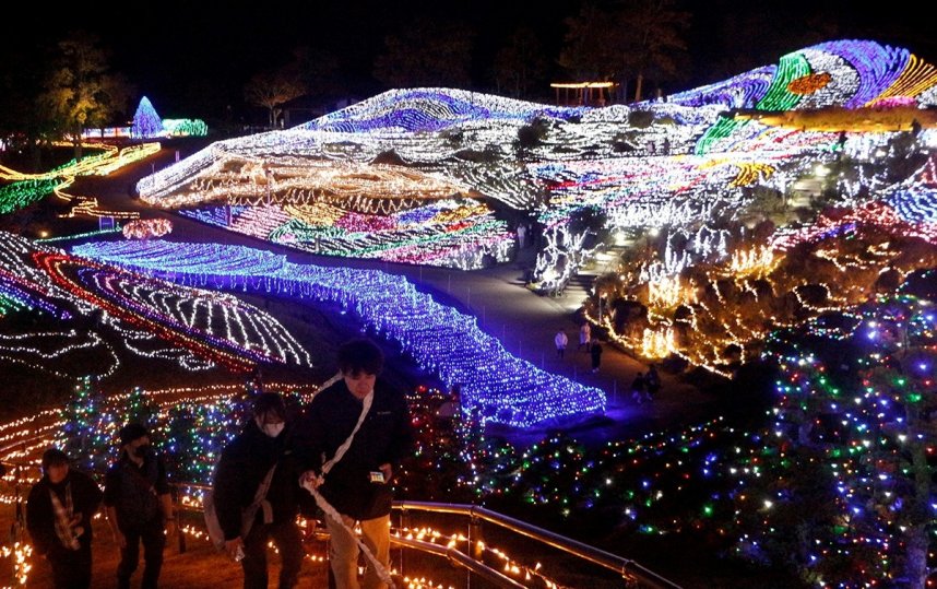 幻想的な光の海を表現している国営讃岐まんのう公園のイルミネーション