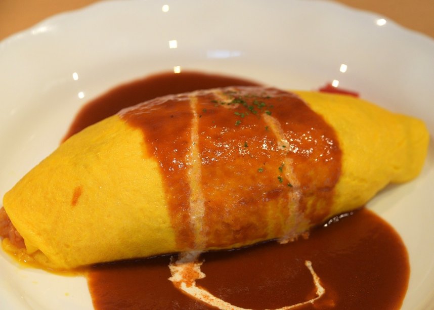 卵を３個使った特製オムライス。卵のふわっとした食感がたまらない
